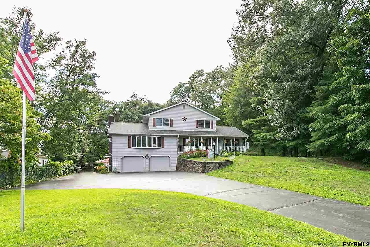 15 Cherry Ave photo 1