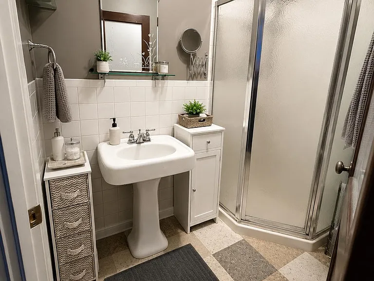 209 W Girard Ave — Photo 9