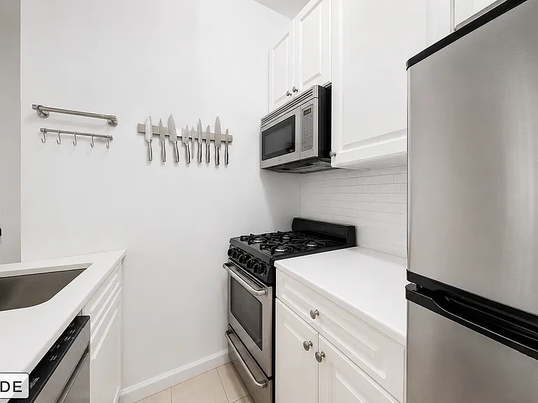 343 E 51st St #1A — Photo 3