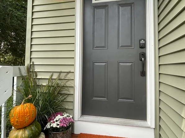 43-43 Ossamequin Rd #B, Billerica, MA 01821