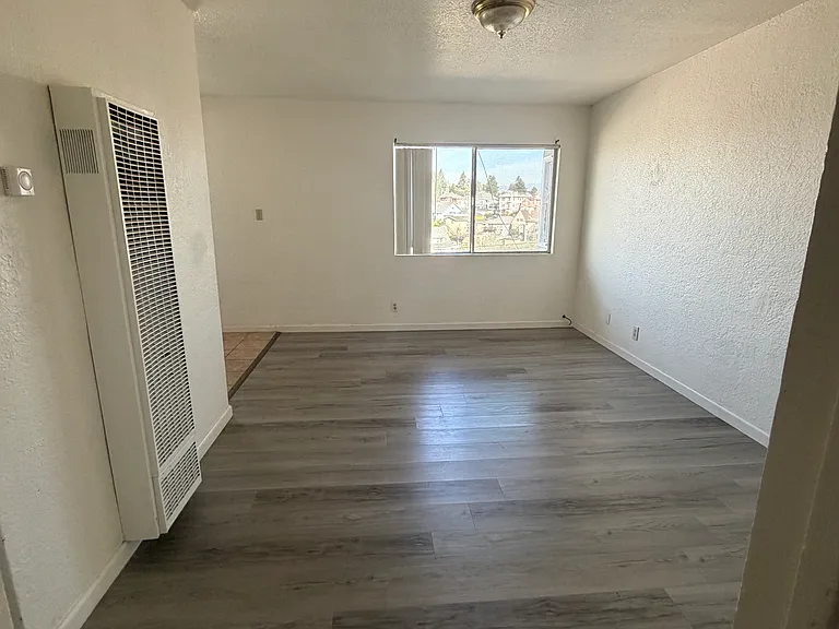 1810 E 25th St #206 — Photo 15
