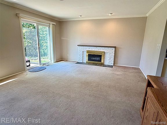 4th image of 29839 Warner Ave