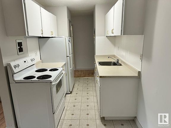 5th image of 10616 123rd St NW #1