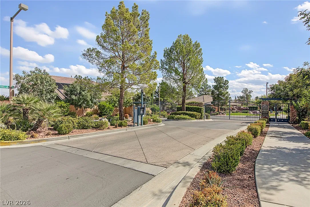 4 bed, 2.5 bath, 2615 sqft, $4,499 — Photo 1