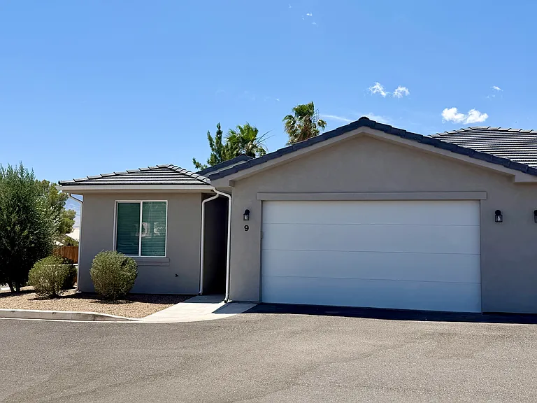 133 S Grapevine Rd #9 — Photo 2
