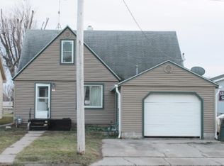 806 W Main St, Waukon, IA 52172