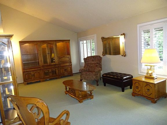 2nd image of 5023 Avenida De Lago