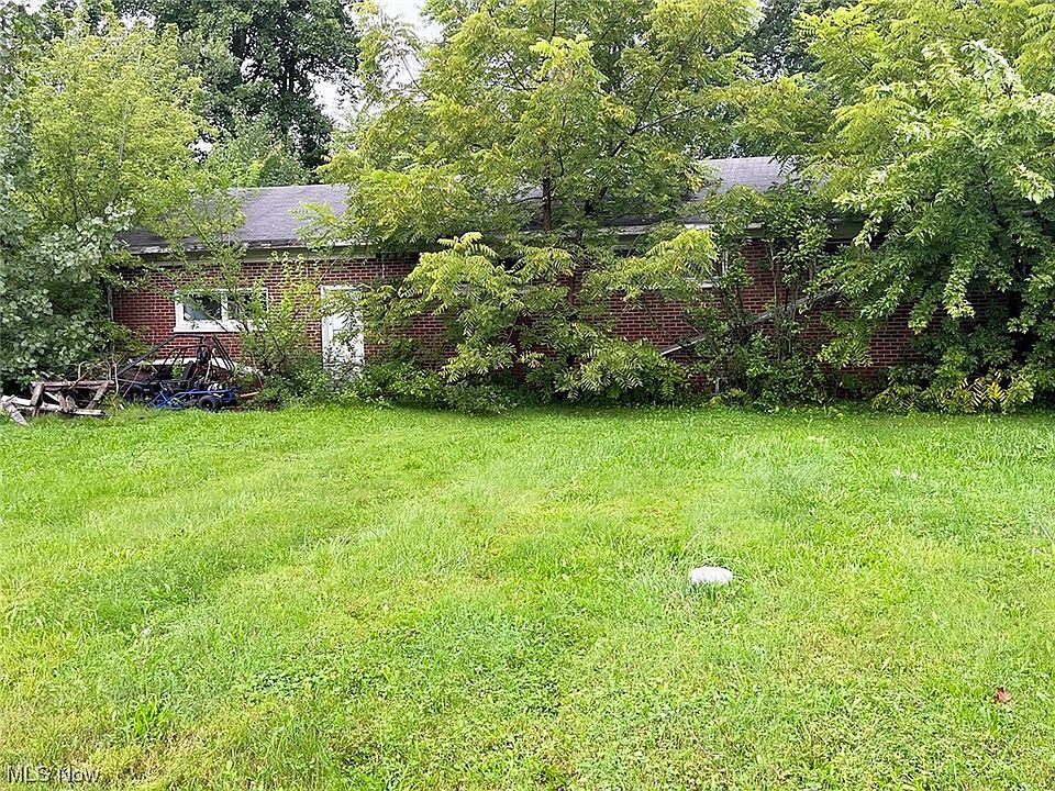 2nd image of 6770 Lavonne Ave NE