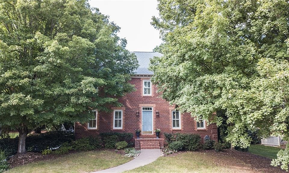2nd image of 4021 Huntscroft Ln