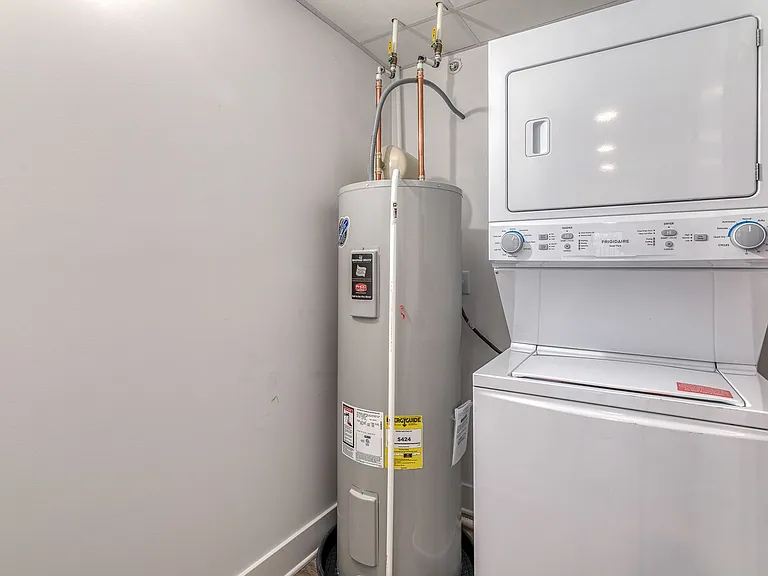Brand New Luxury Apartments — Photo 17