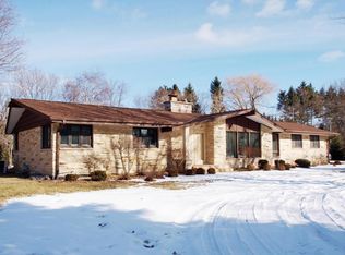 1340 W Larkspur Ln, River Hills, WI 53217