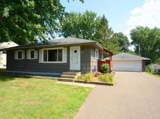 435 Greenway Ave N, Oakdale, MN 55128