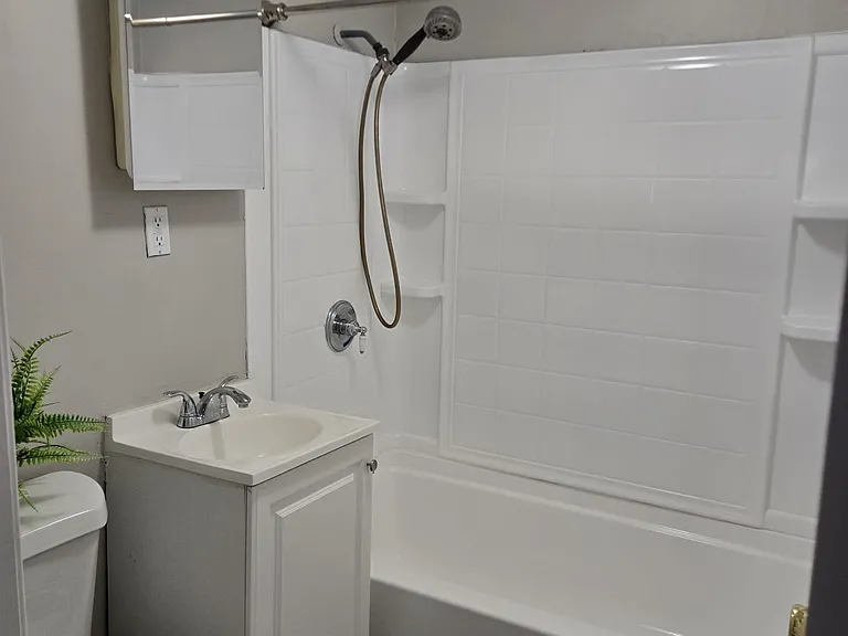 805 Eastern Ave — Photo 11