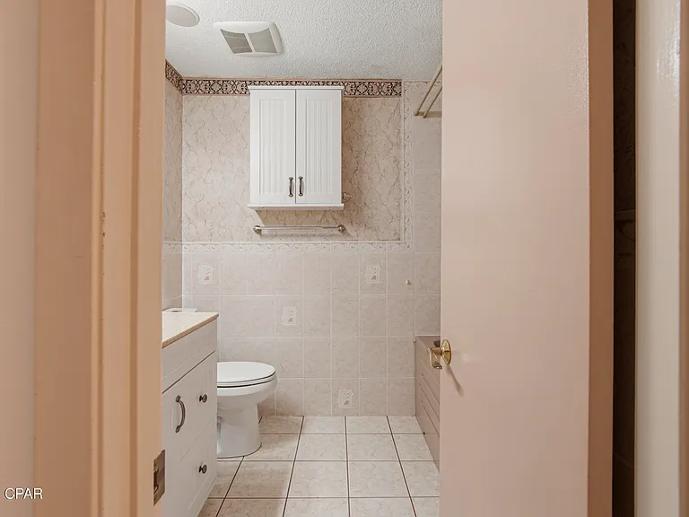 139 Manistee Dr — Photo 20