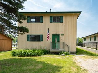37801 Huron Pointe Dr, Harrison Township, MI 48045