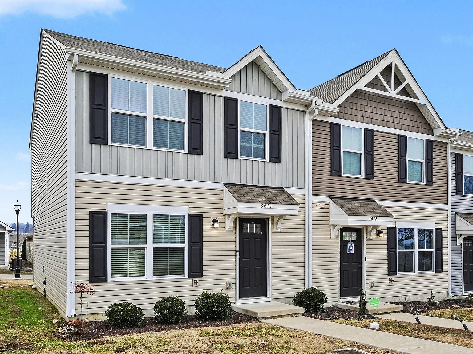 3 bed, 2.5 bath, 1220 sqft, $1,950 — Photo 3