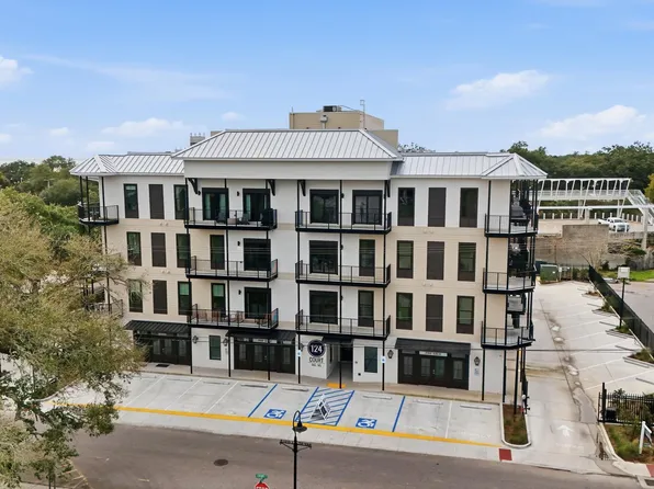 124 Court St #402, Bay Saint Louis, MS 39520
