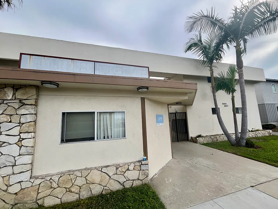 16640 Crenshaw