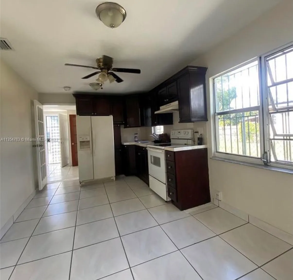 3 bed, 3000 sqft, $3,300 — Photo 3