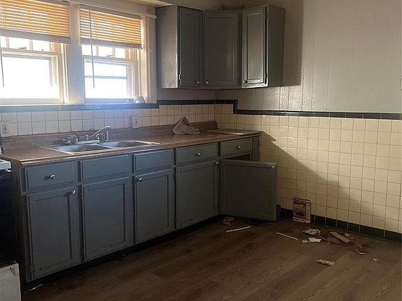 3rd image of 6997 Woodrow Ave