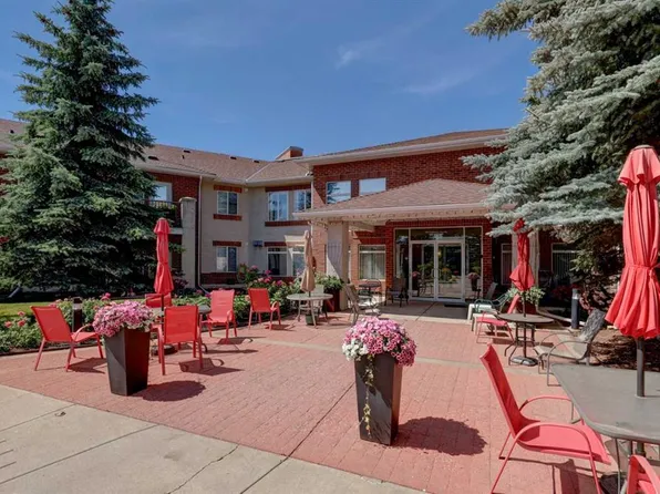 550 W Prominence Rise SW #205, Calgary, AB T3H 5J1