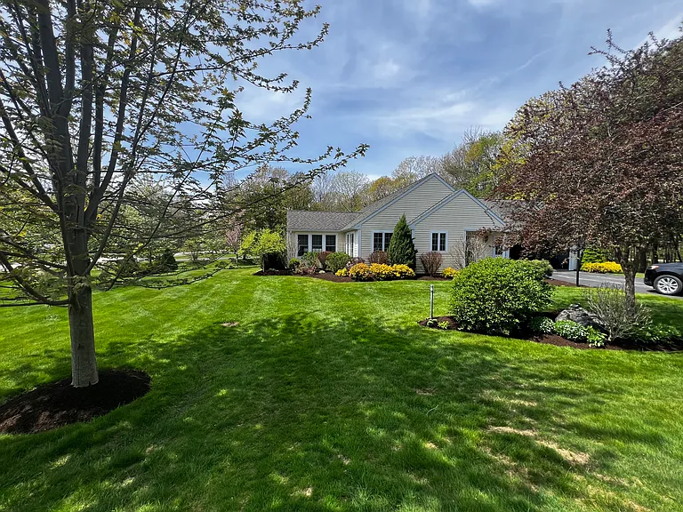 1 Magnolia Ln — Photo 2