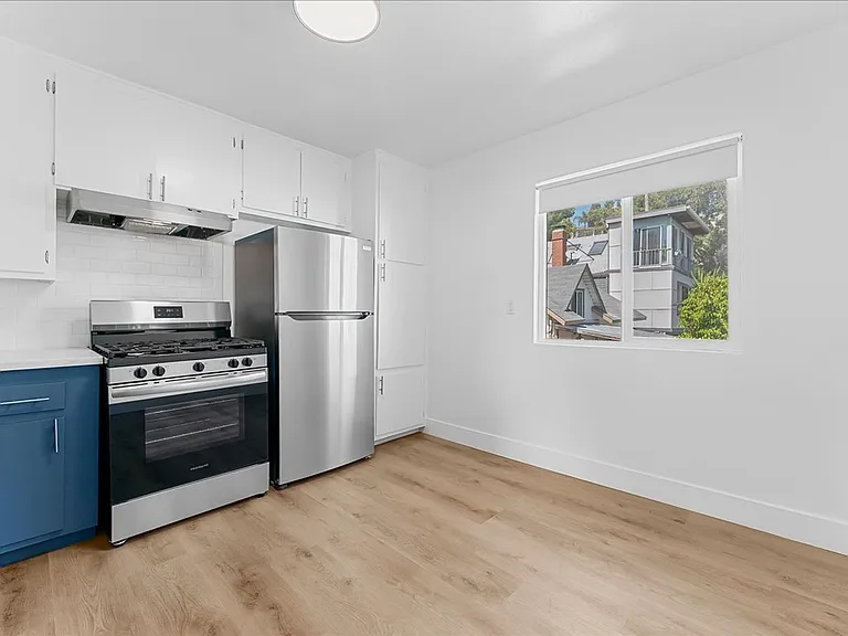 6615 Franklin Ave. — Photo 2