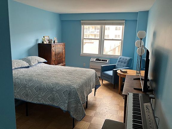 4th image of 450 Shore Rd APT 2H