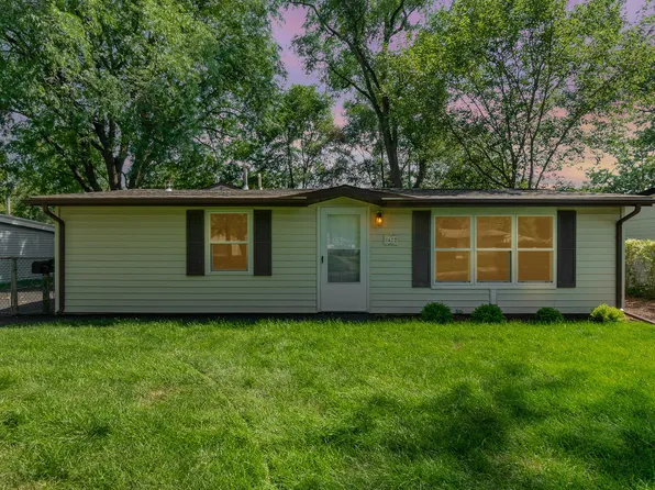 1422 Meadow Ln, Dyer, IN 46311