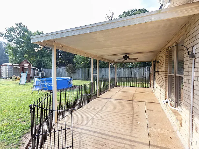 130 Country Club Dr — Photo 6