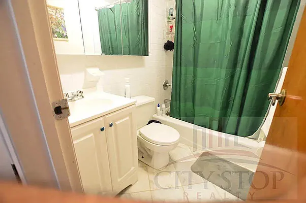 Rented by City Stop Realty | media 18