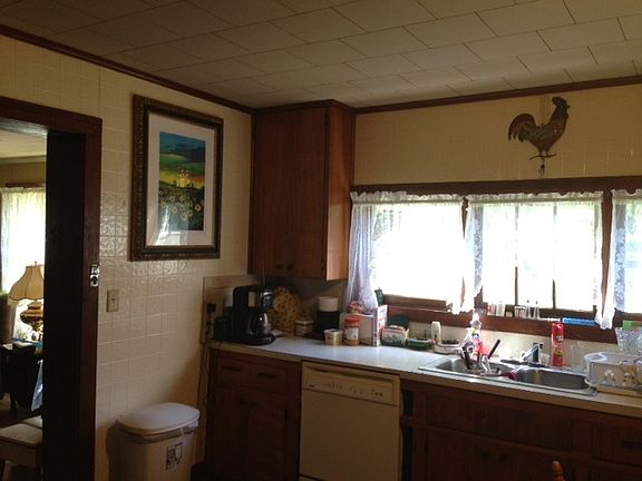 4th image of 104 Bowden St