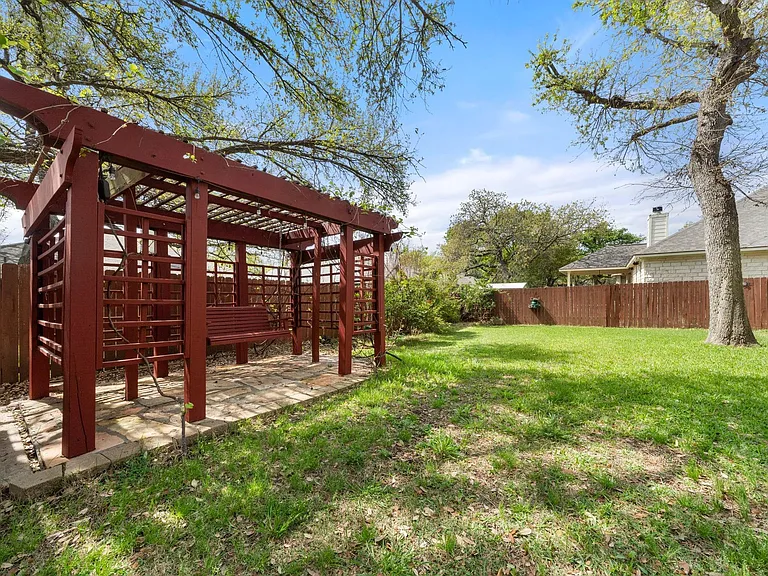 1512 Amelia Dr — Photo 33