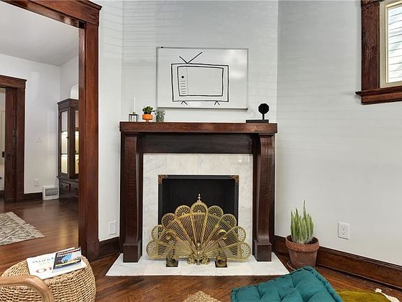 2nd image of 4612 Franklin Blvd #D