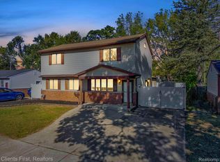 35318 Phyllis St, Wayne, MI 48184