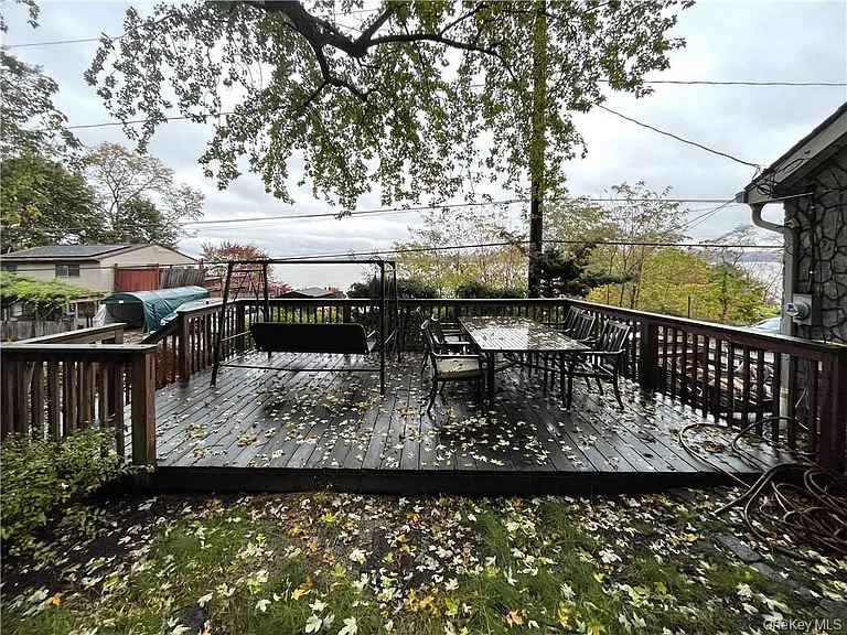31 Riverside Ave — Photo 12