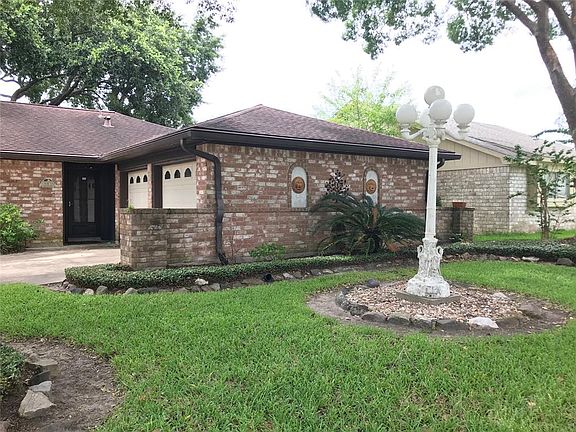 3rd image of 15835 Bougainvilla Ln