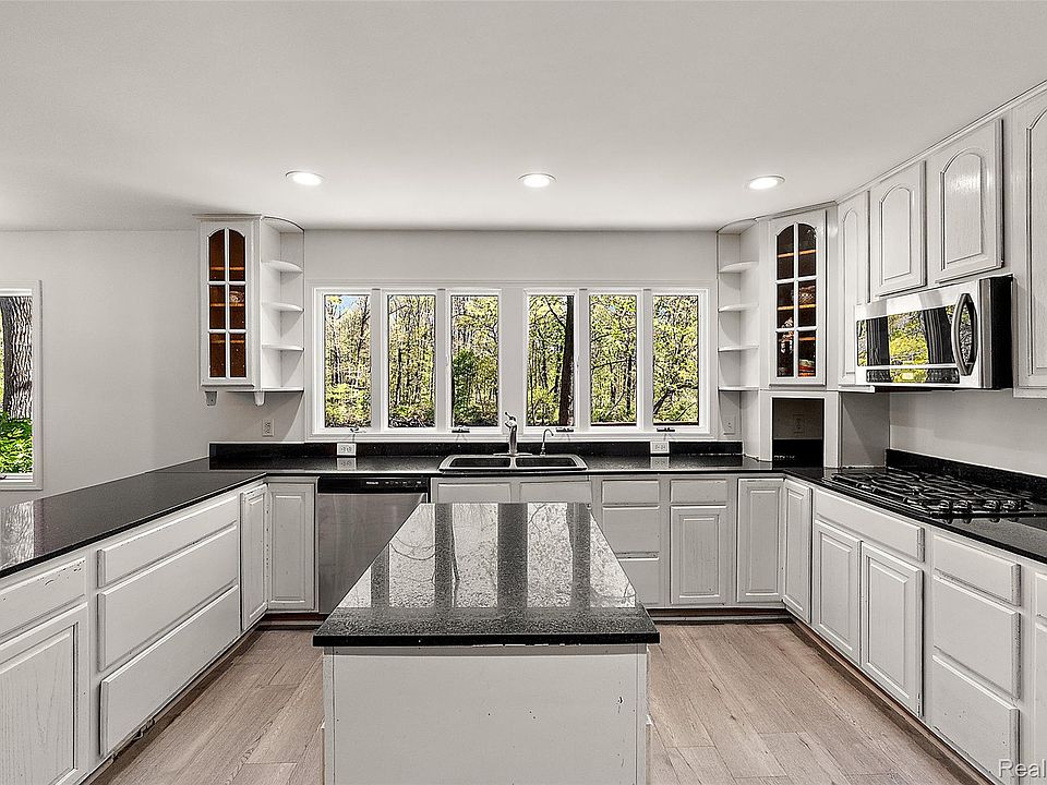 2475 S Ortonville Rd, photo 8