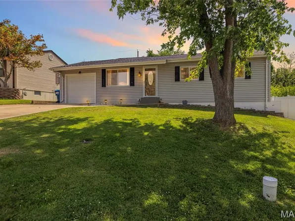 2273 Summit Dr, Arnold, MO 63010