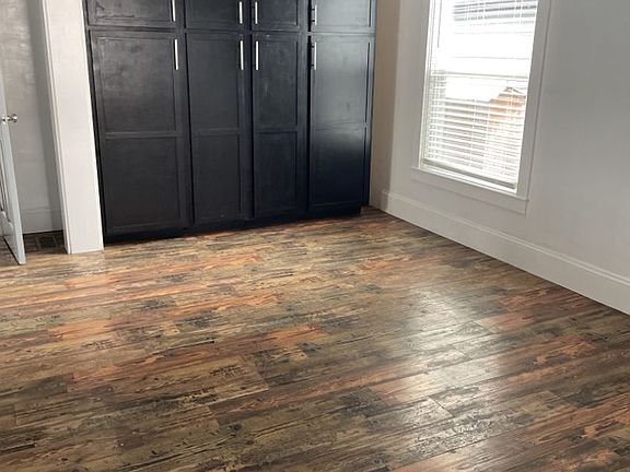 4th image of 4934 Elizabeth St N