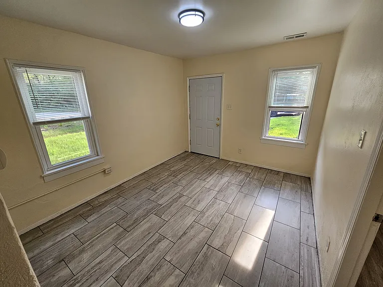 2453 Prospect St — Photo 4