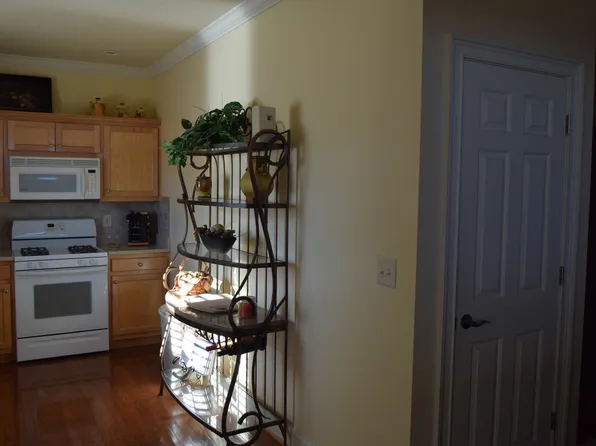 304 Banister Dr #402, Clayton, GA 30525