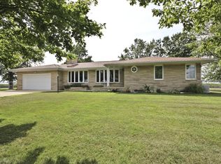 10385 N Kenney Rd, Warrensburg, IL 62573