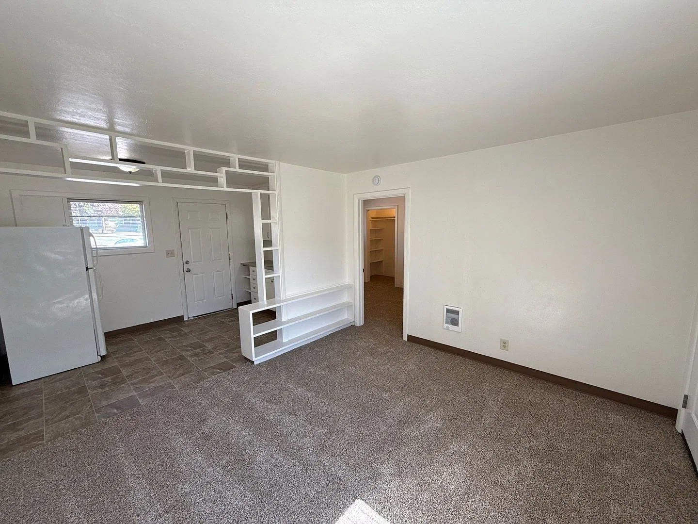 1 bed, 1.0 bath, 566 sqft, $1,045 — Photo 2