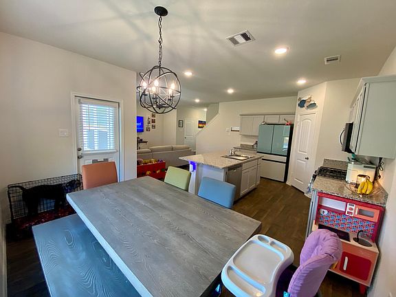 5th image of 210 Harvest Creek Dr