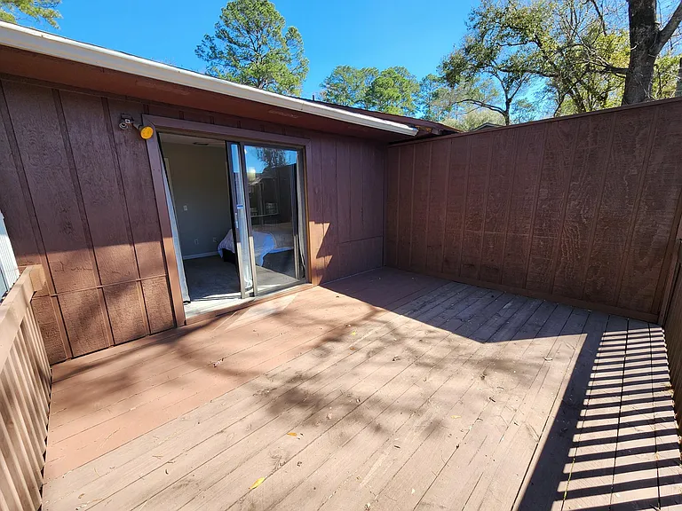 2228 Timberwood Cir N — Photo 28