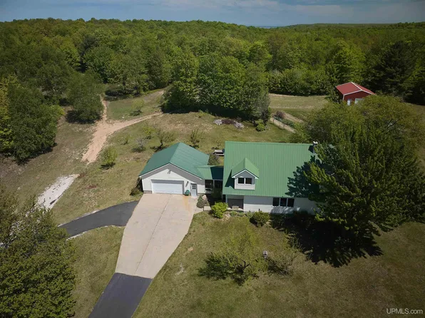 E9328 Lehnen Rd, Munising, MI 49862
