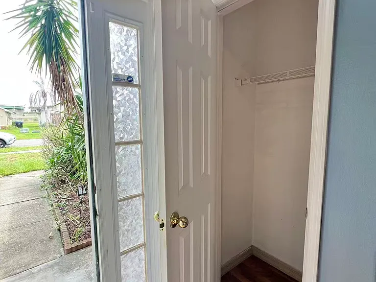 527 Valencia Place Cir — Photo 4
