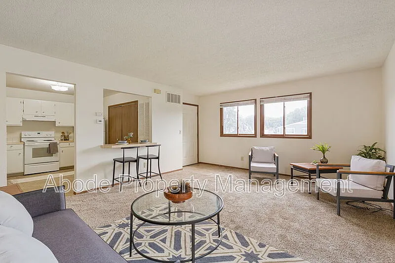 2 bed, 1.0 bath, 889 sqft, $1,550 — Photo 2