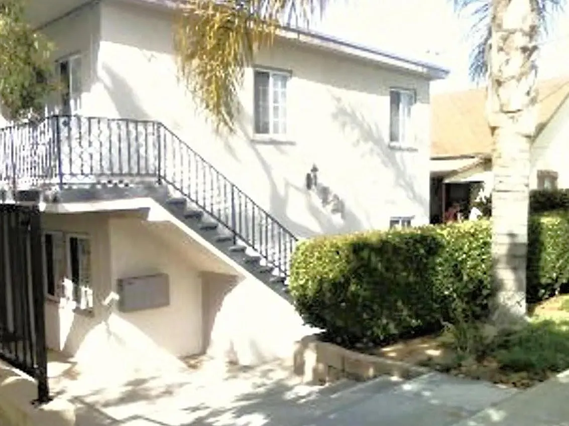 221 E Ash St — Photo 2